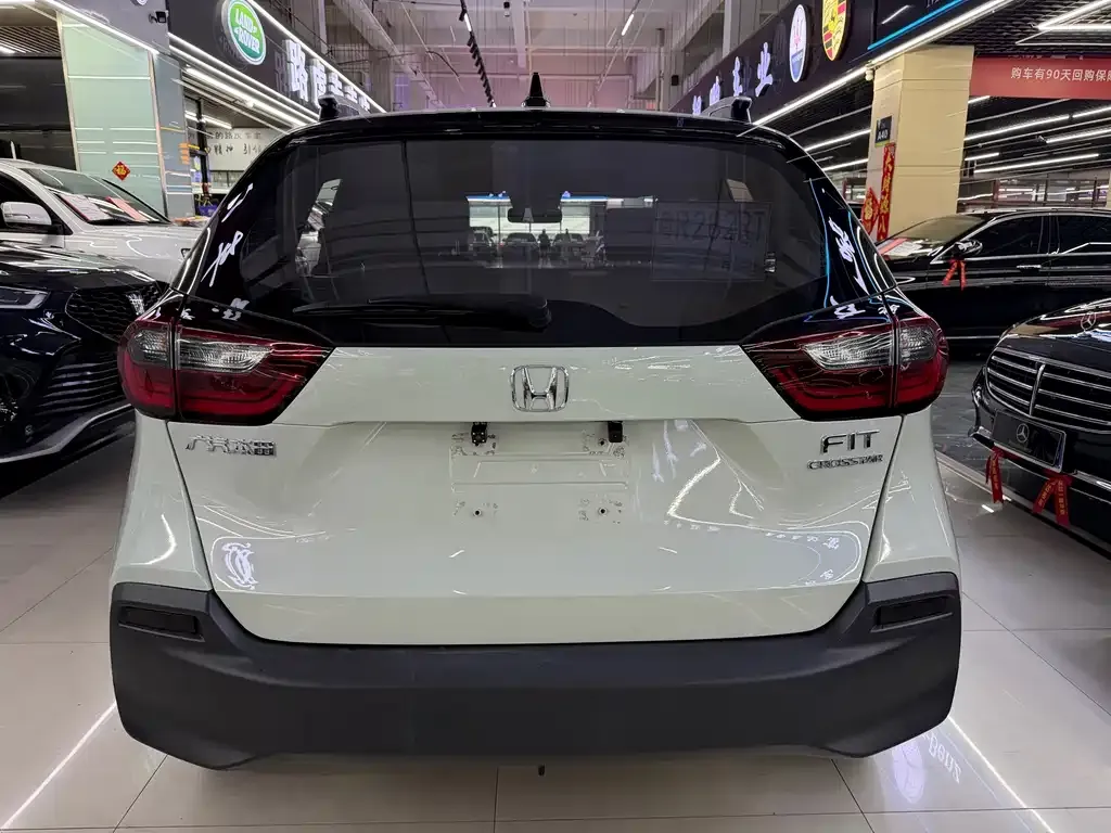Honda Fit — фото 9