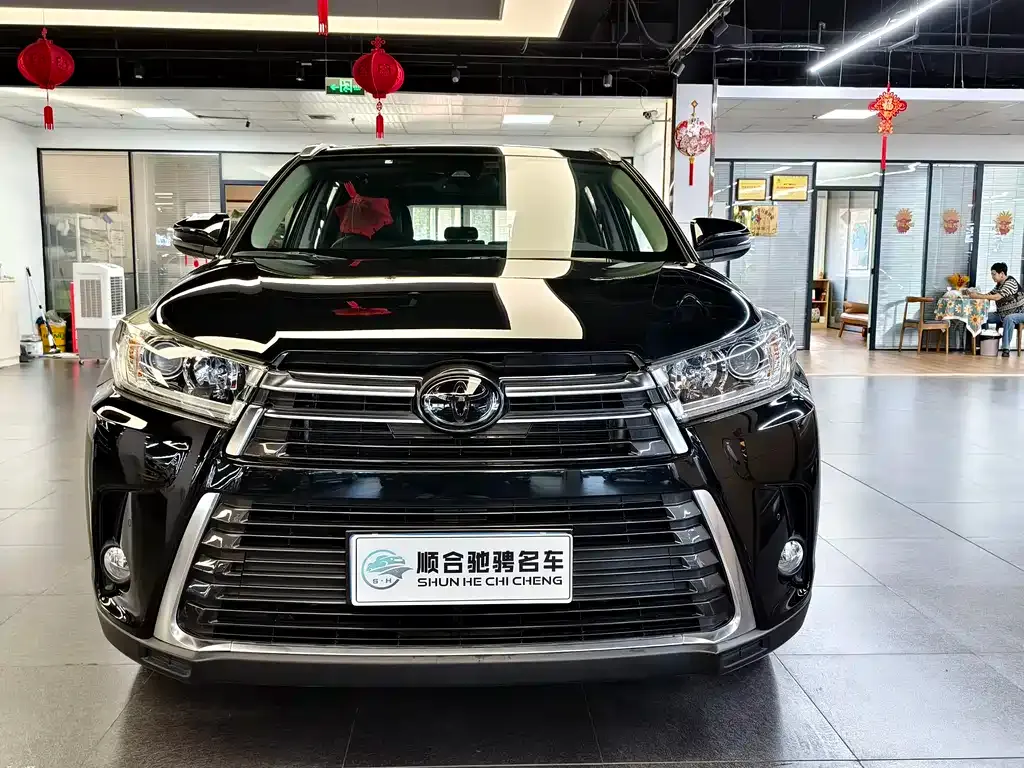 Toyota Highlander — фото 8