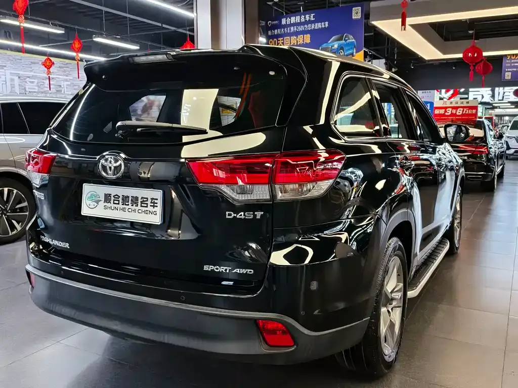 Toyota Highlander — фото 2