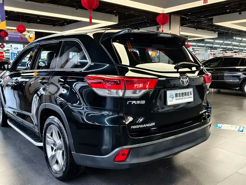 Toyota Highlander — фото 10