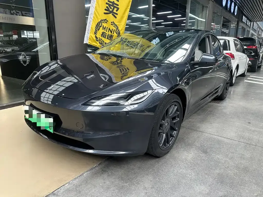 Tesla Model 3 — фото 1
