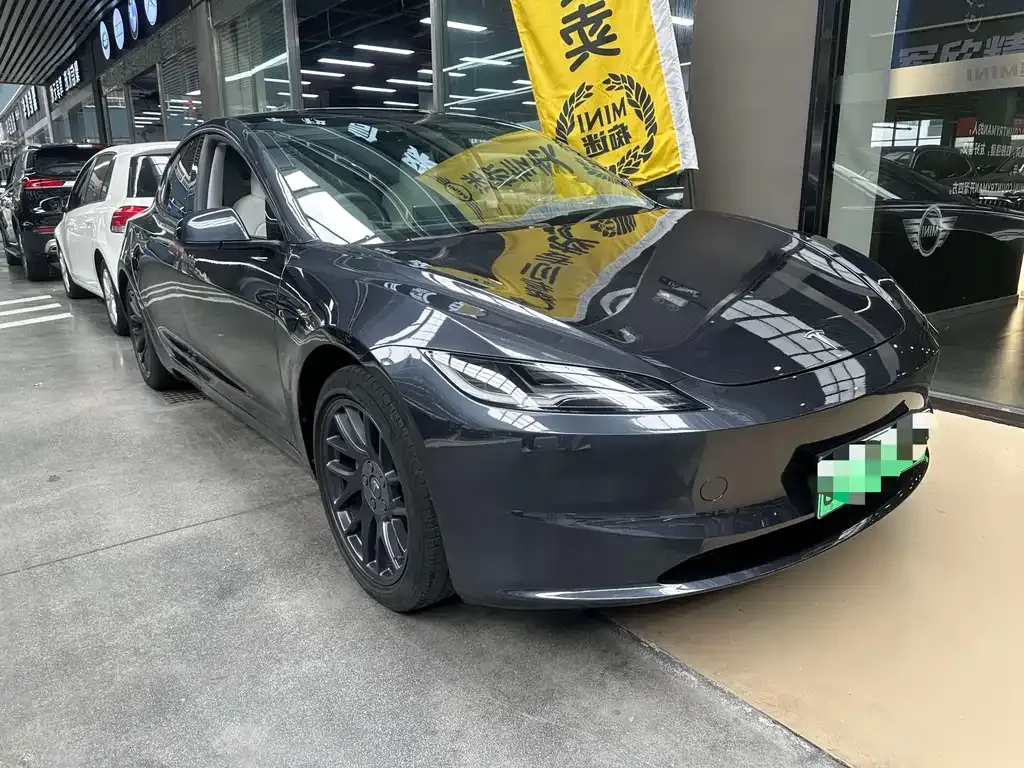 Tesla Model 3 — фото 9