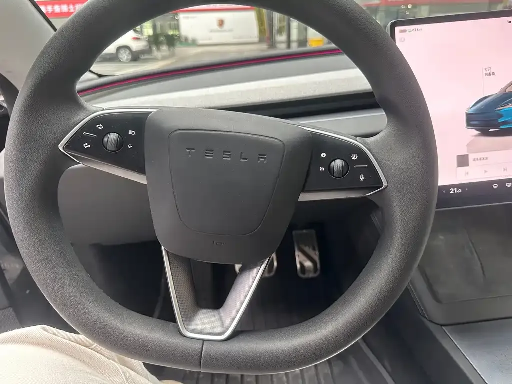 Tesla Model 3 — фото 7