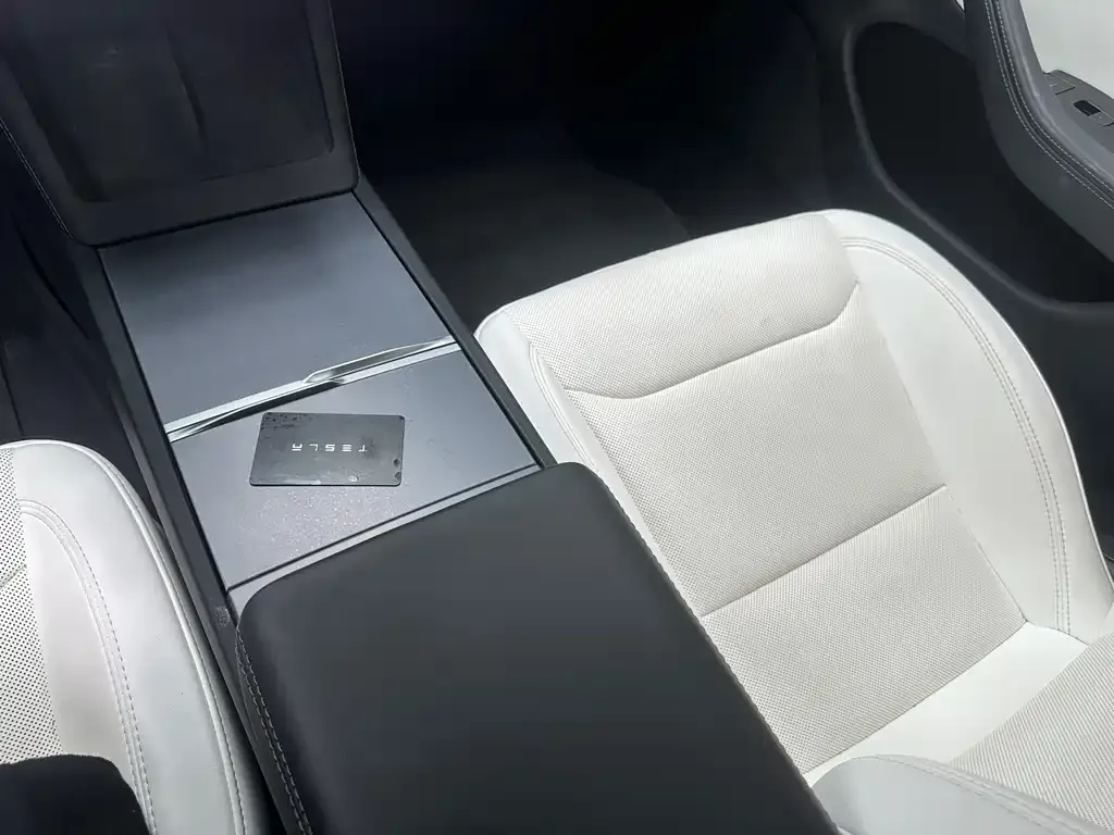 Tesla Model 3 — фото 6