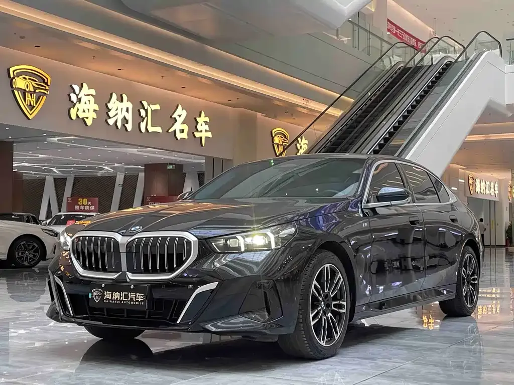 BMW 5 Series — фото 1