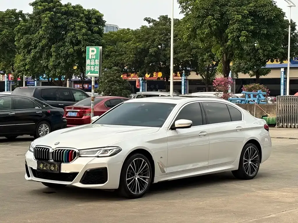 BMW 5 Series — фото 1