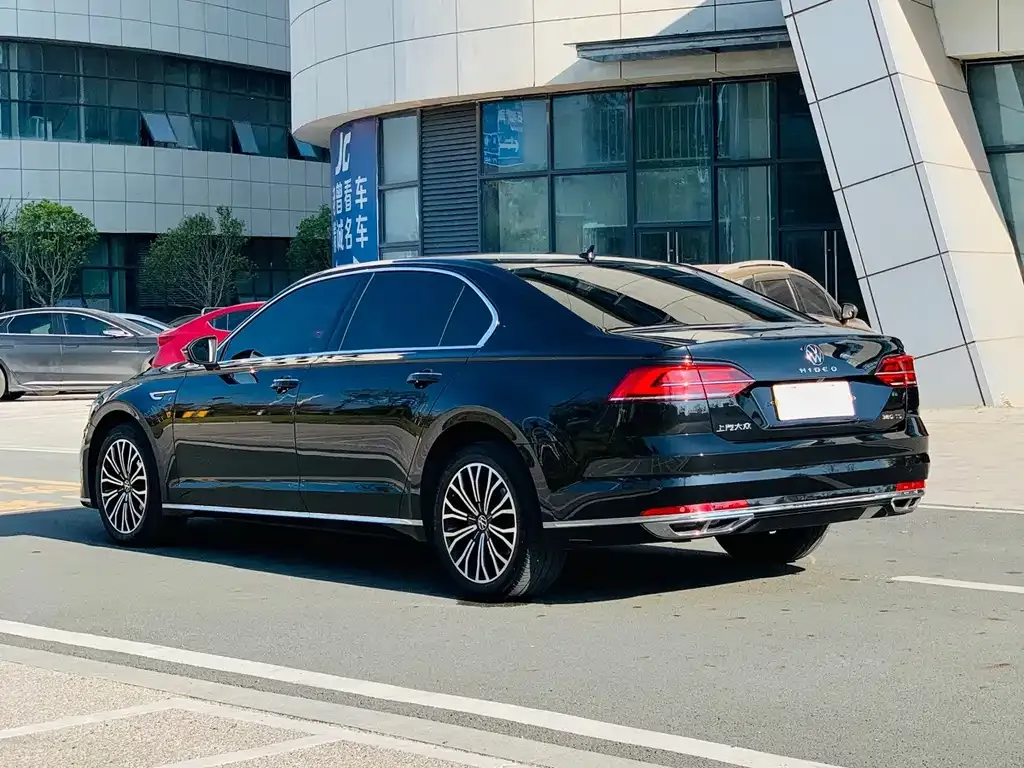 Volkswagen Phideon — фото 10