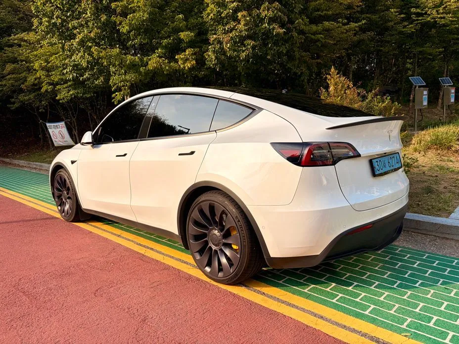 Tesla Model Y — фото 6