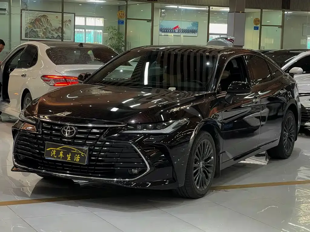 Toyota Avalon — фото 1