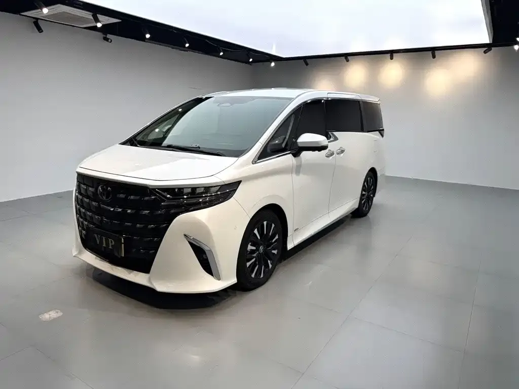Toyota Alphard — фото 1