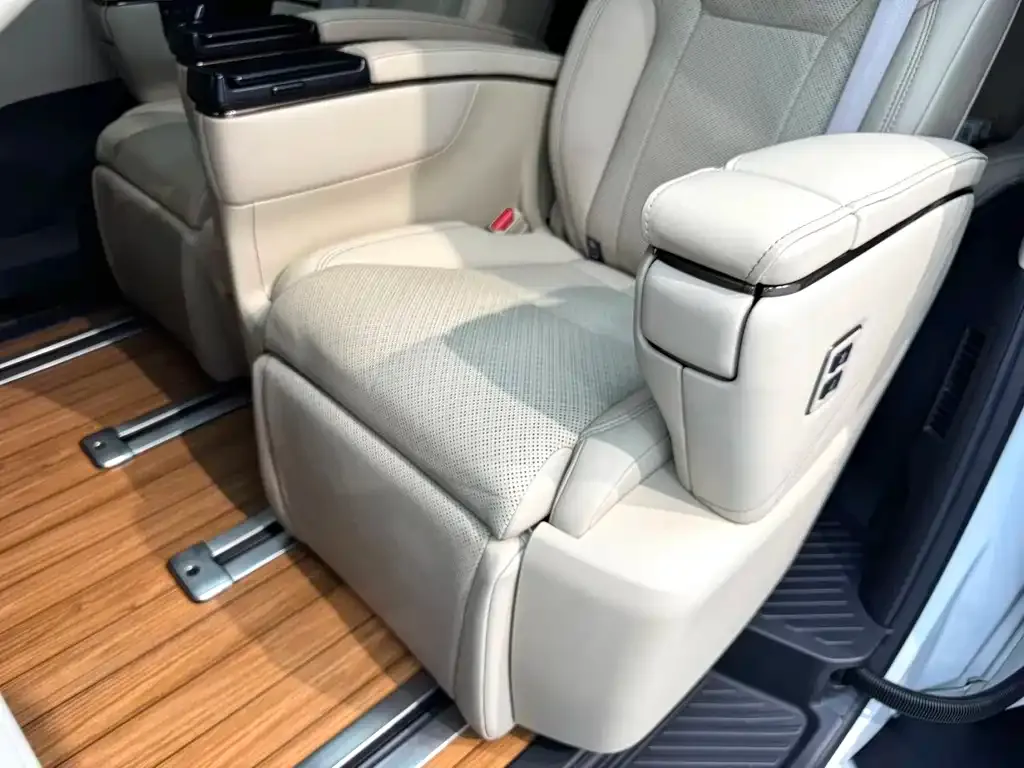 Toyota Alphard — фото 3