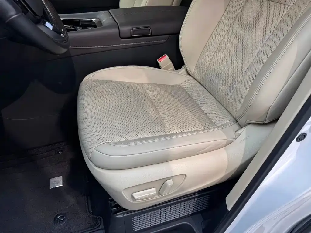 Toyota Alphard — фото 8