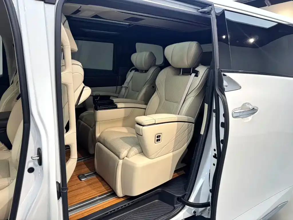 Toyota Alphard — фото 6
