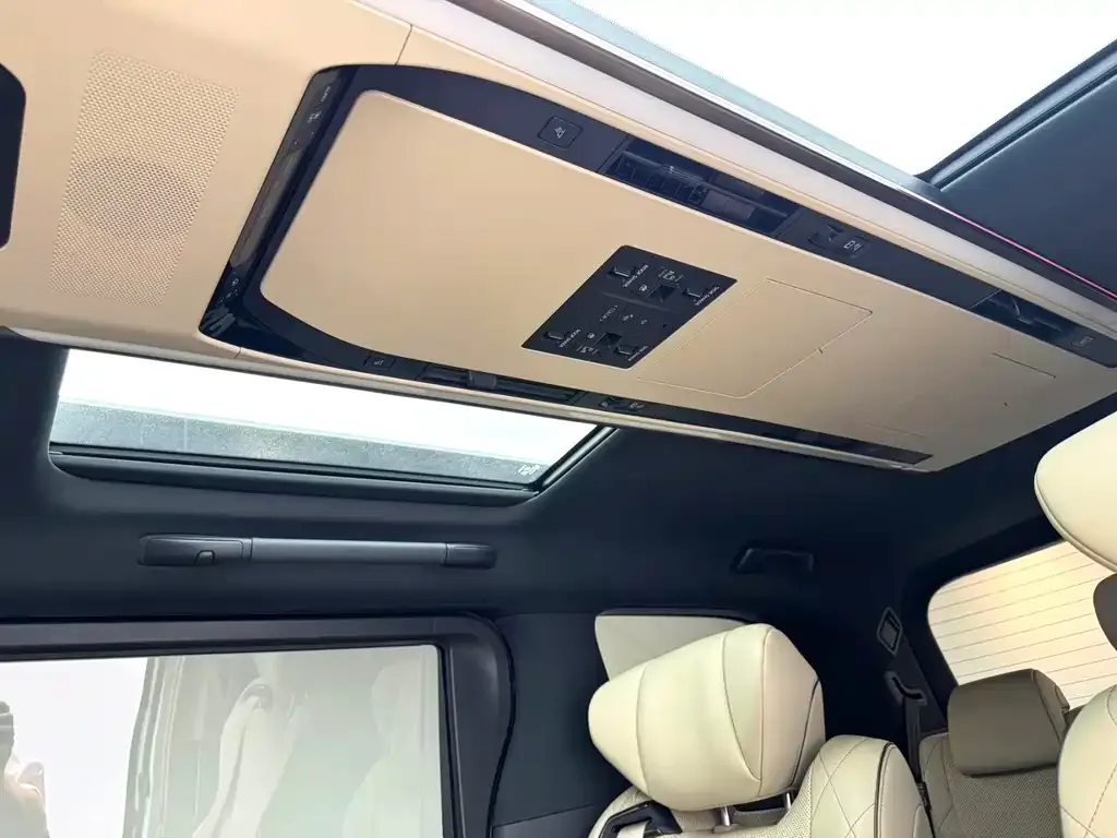 Toyota Alphard — фото 7
