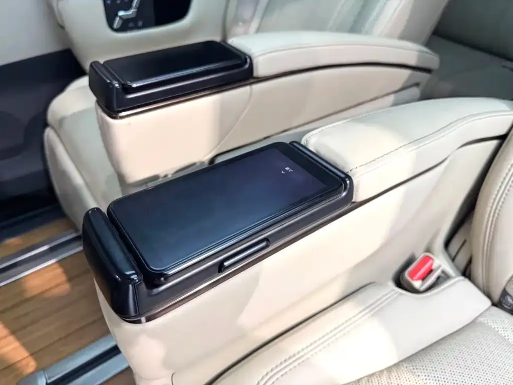 Toyota Alphard — фото 10