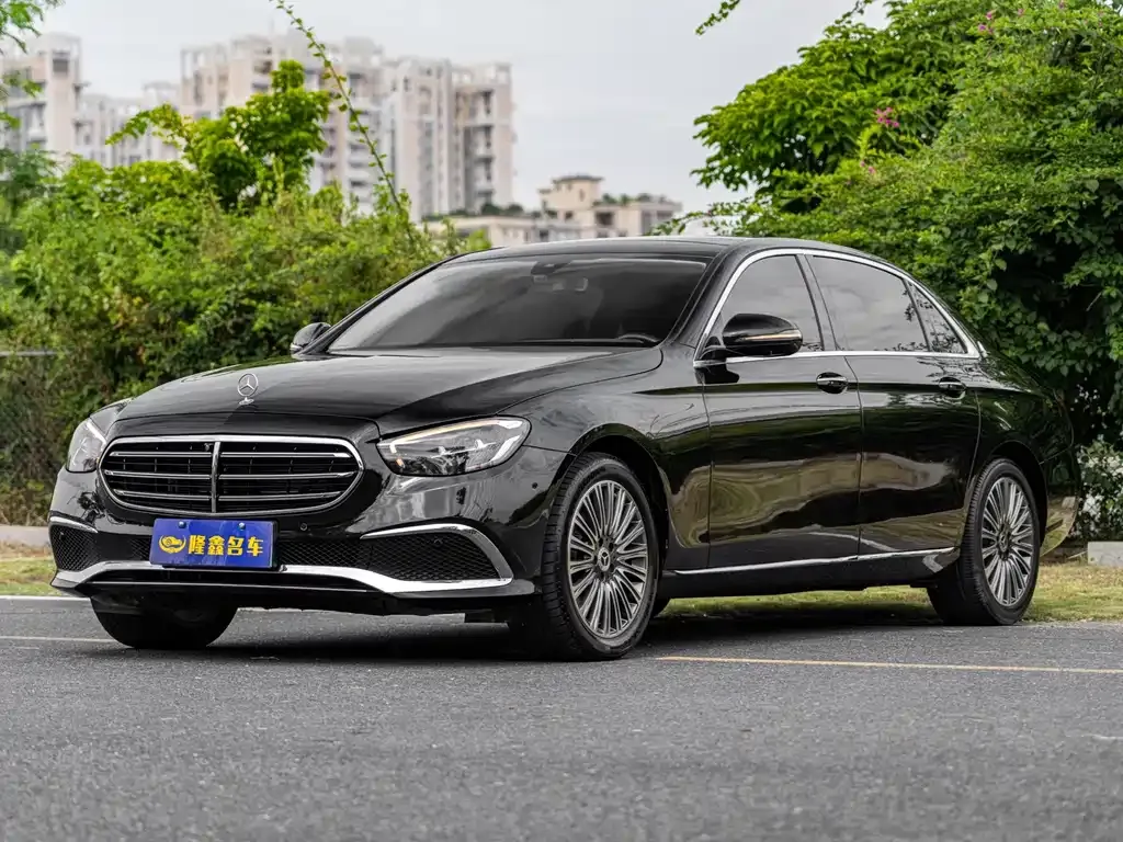 Mercedes-Benz E-Class — фото 1