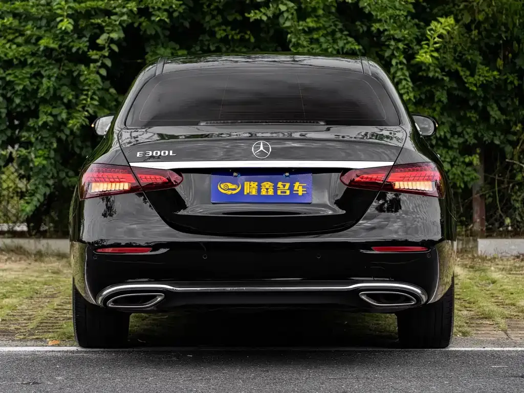 Mercedes-Benz E-Class — фото 2