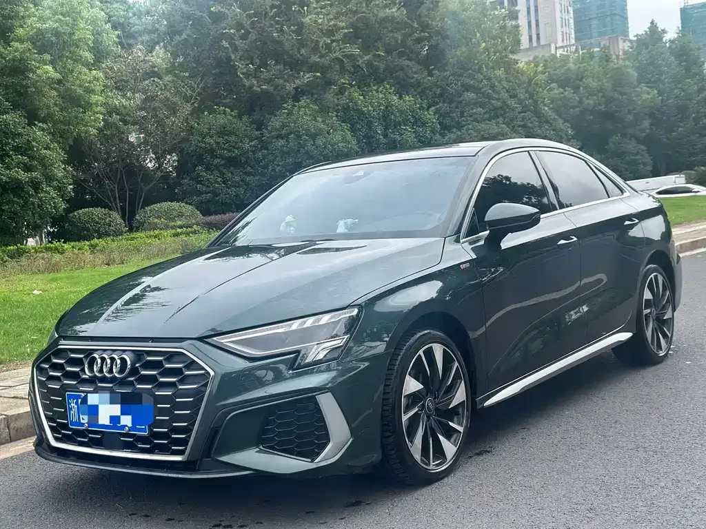 Audi A3 — фото 1