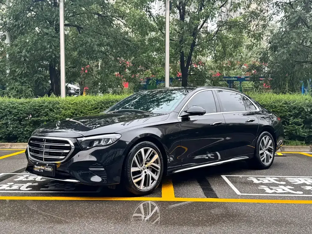 Mercedes-Benz E-Class — фото 1