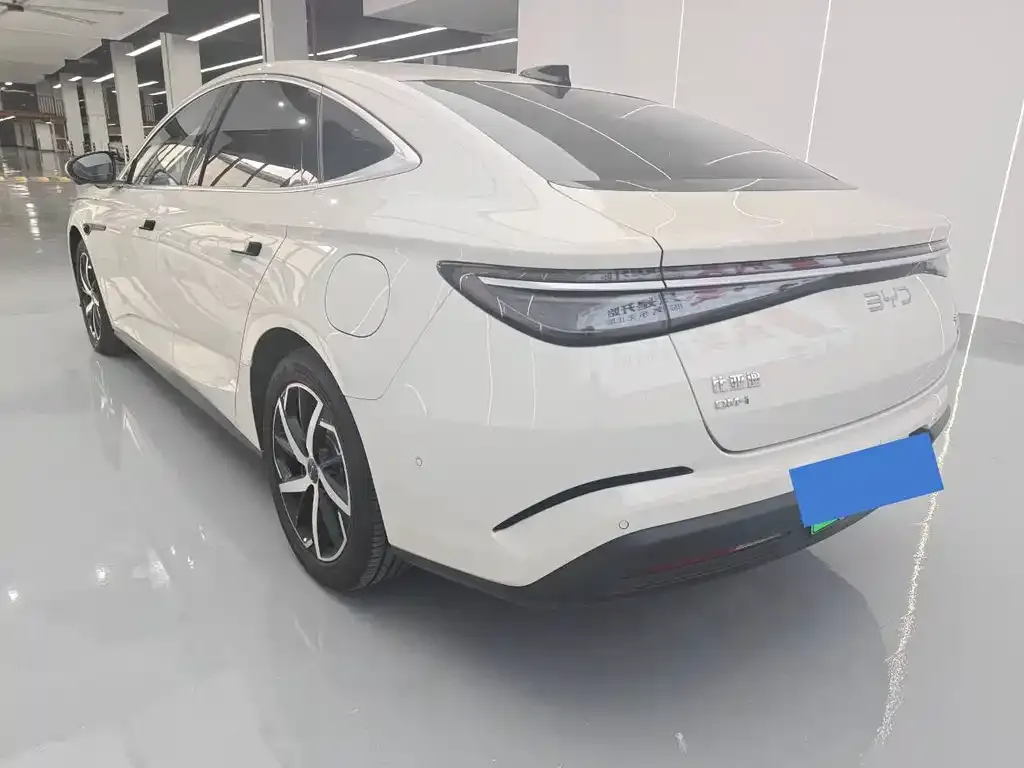 BYD Seal 07 DM-i — фото 8