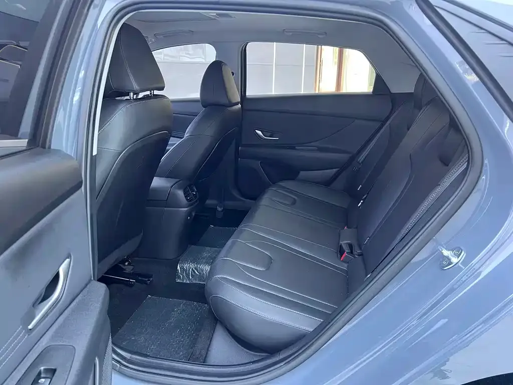 Hyundai Elantra — фото 4