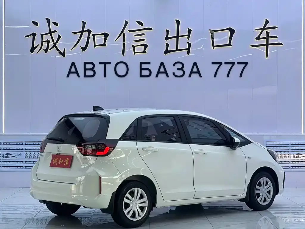 Honda Fit — фото 4