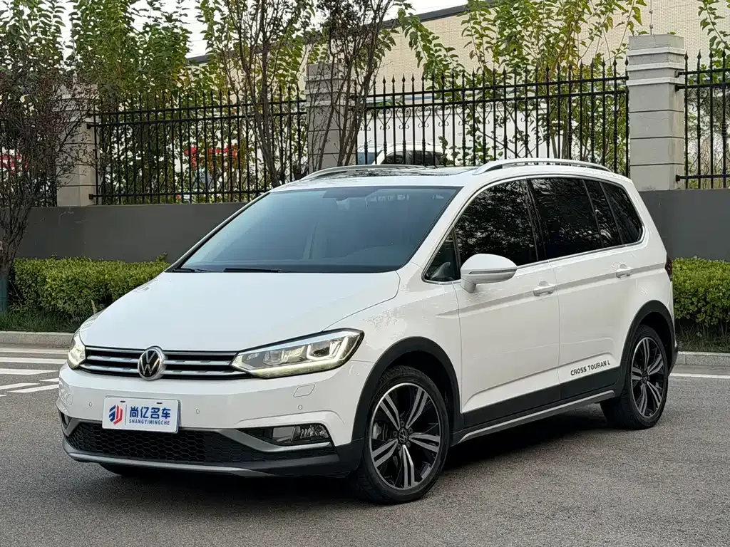 Volkswagen Touran — фото 1