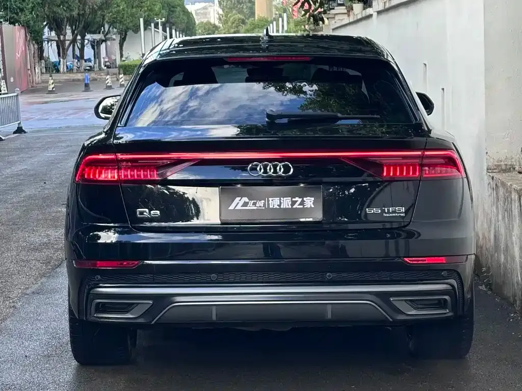 Audi Q8 — фото 7