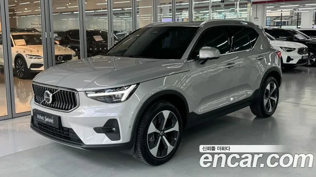 Volvo XC40 — фото 1