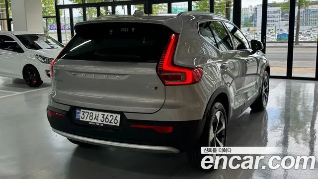 Volvo XC40 — фото 2