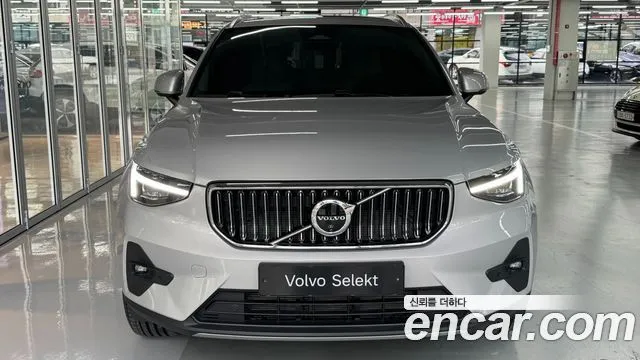 Volvo XC40 — фото 6