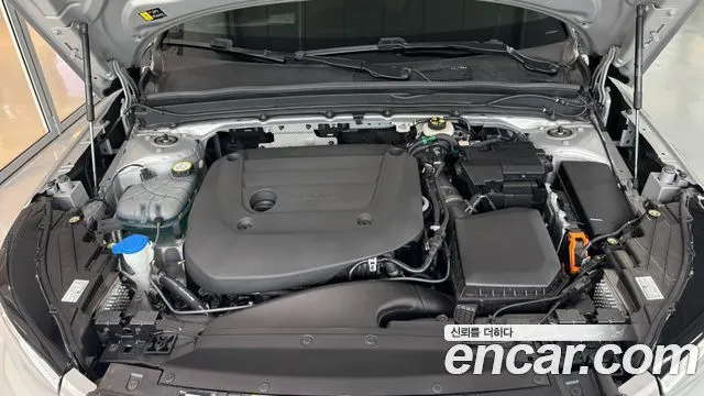 Volvo XC40 — фото 10