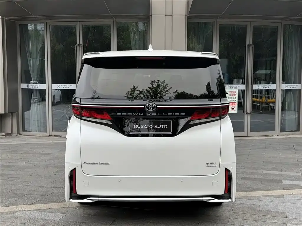 Toyota Vellfire — фото 8