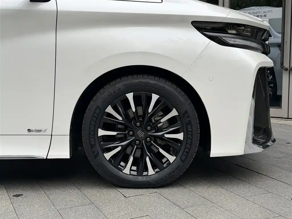 Toyota Vellfire — фото 3