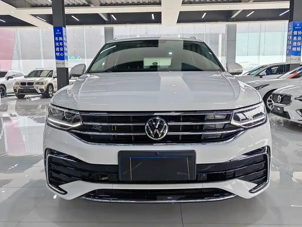 Volkswagen Tiguan L — фото 6