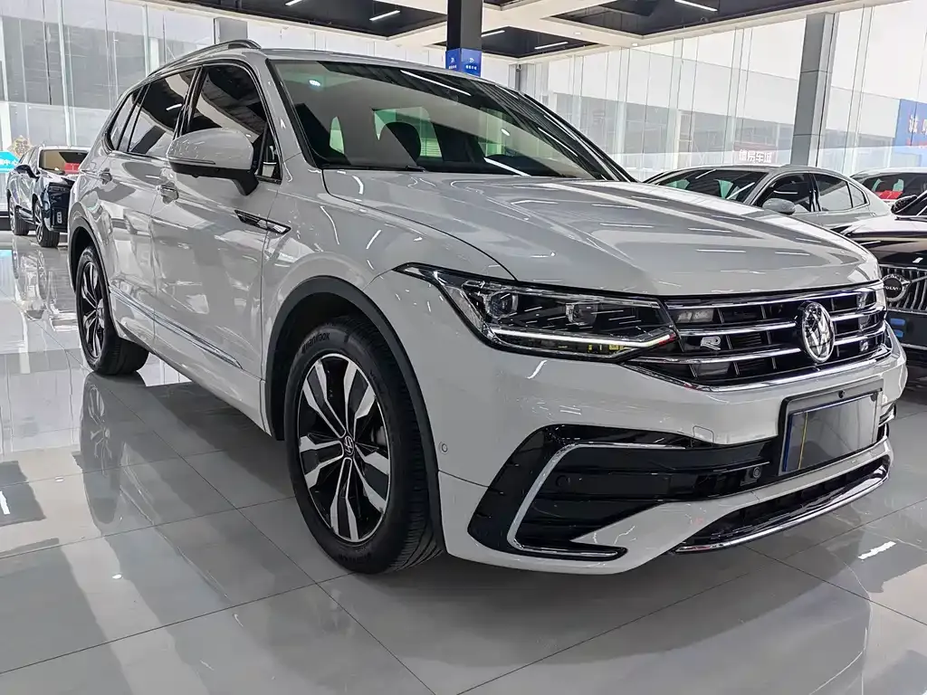 Volkswagen Tiguan L — фото 3