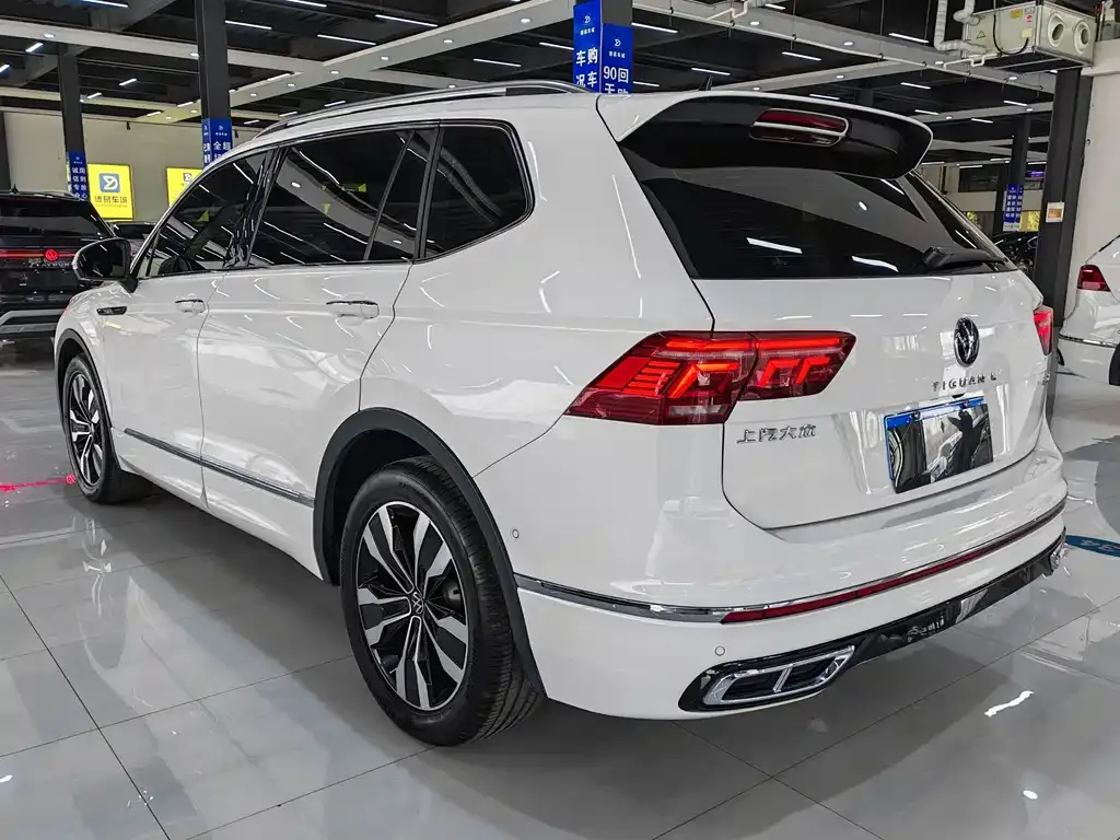 Volkswagen Tiguan L — фото 8