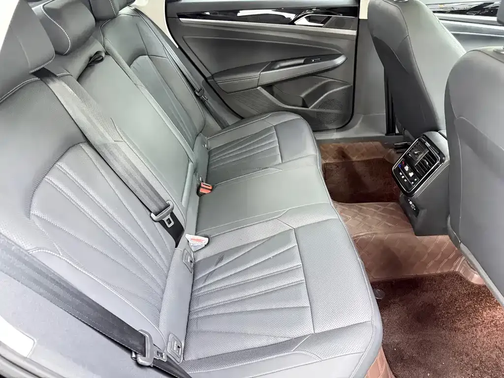 Volkswagen Passat — фото 7