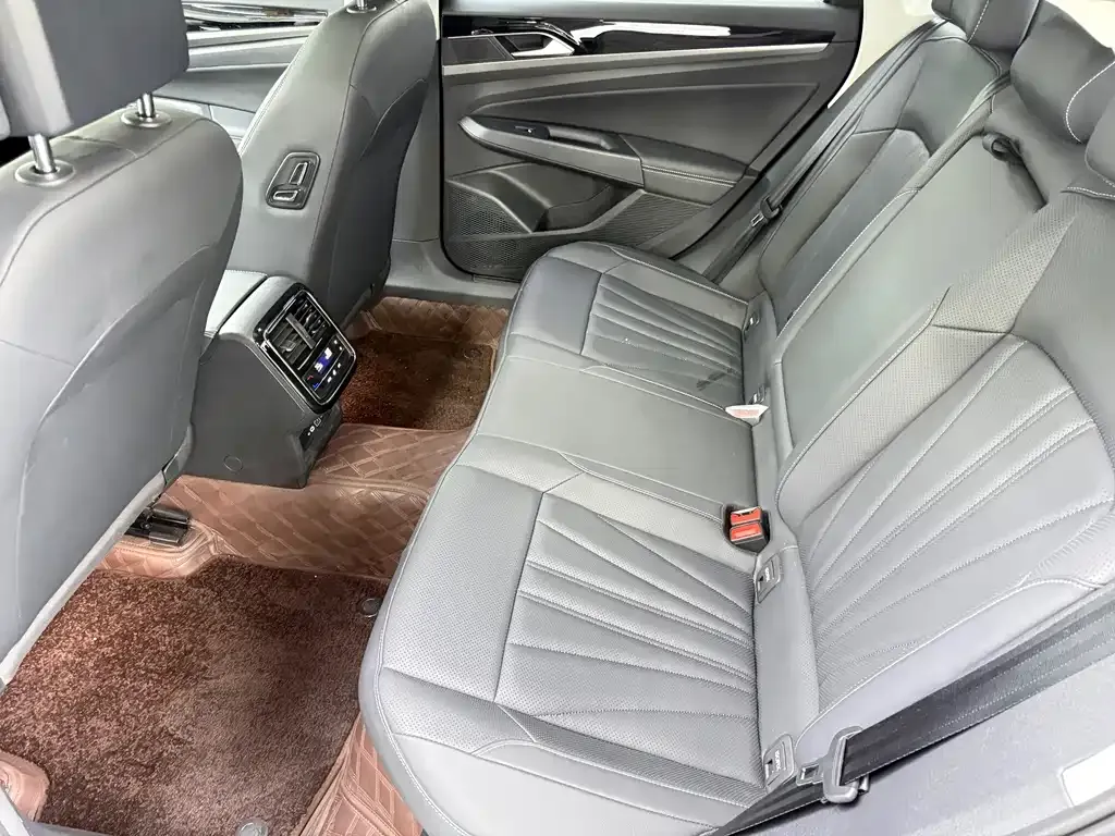 Volkswagen Passat — фото 9