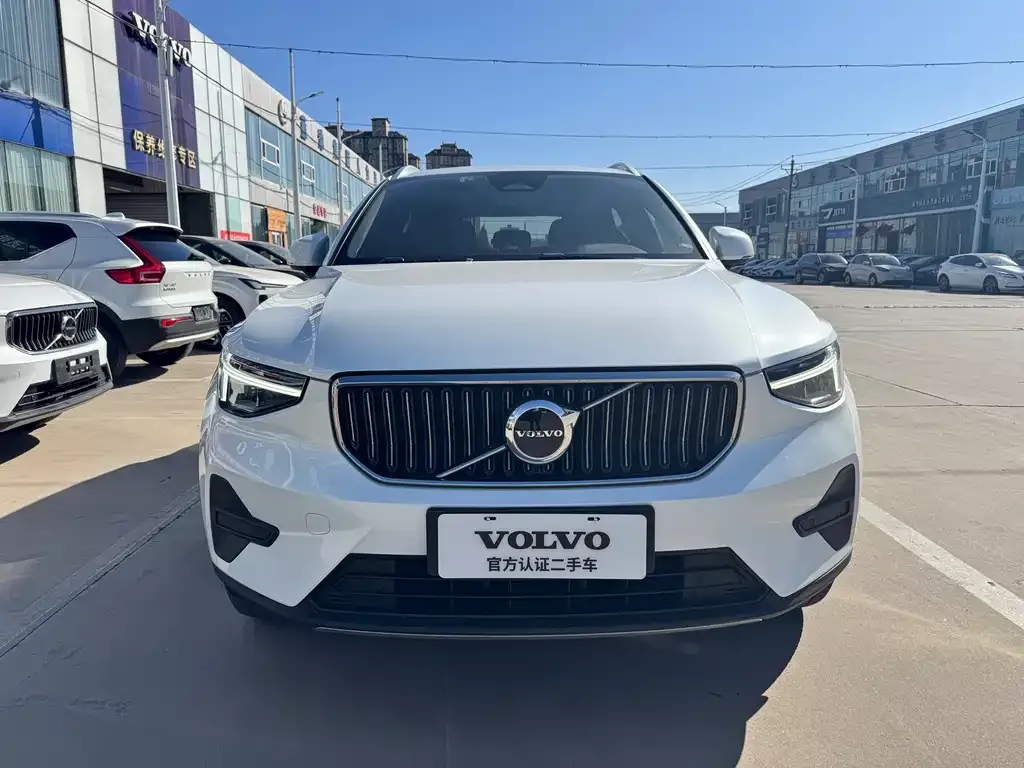 Volvo XC40 — фото 9