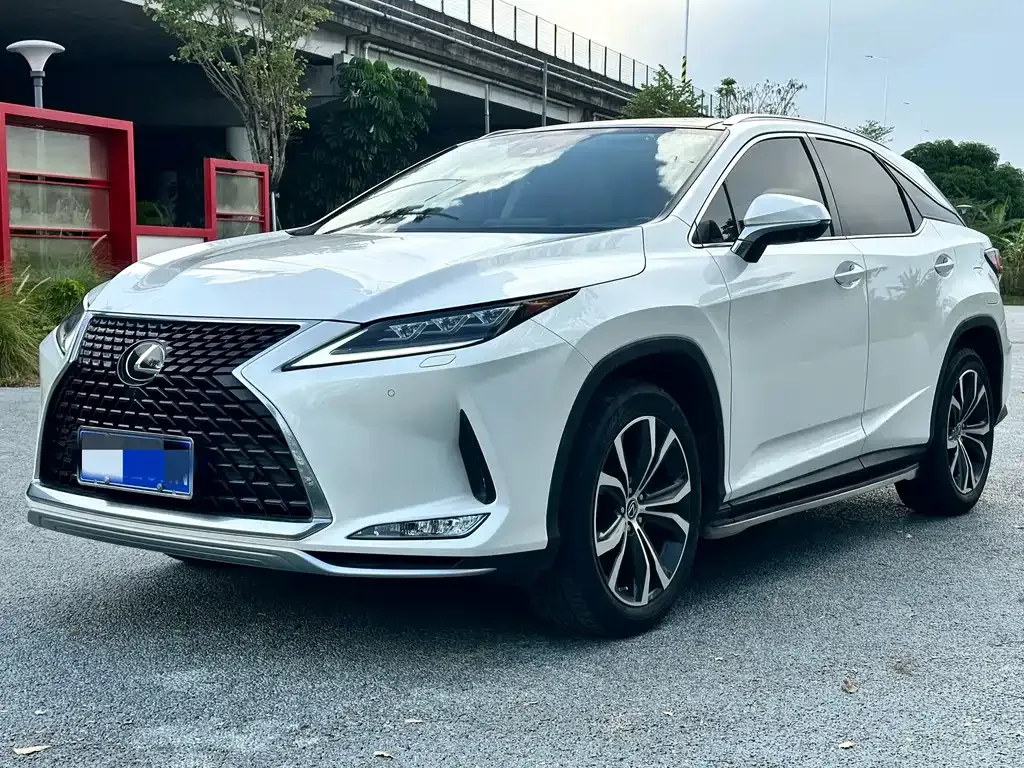 Lexus RX — фото 1