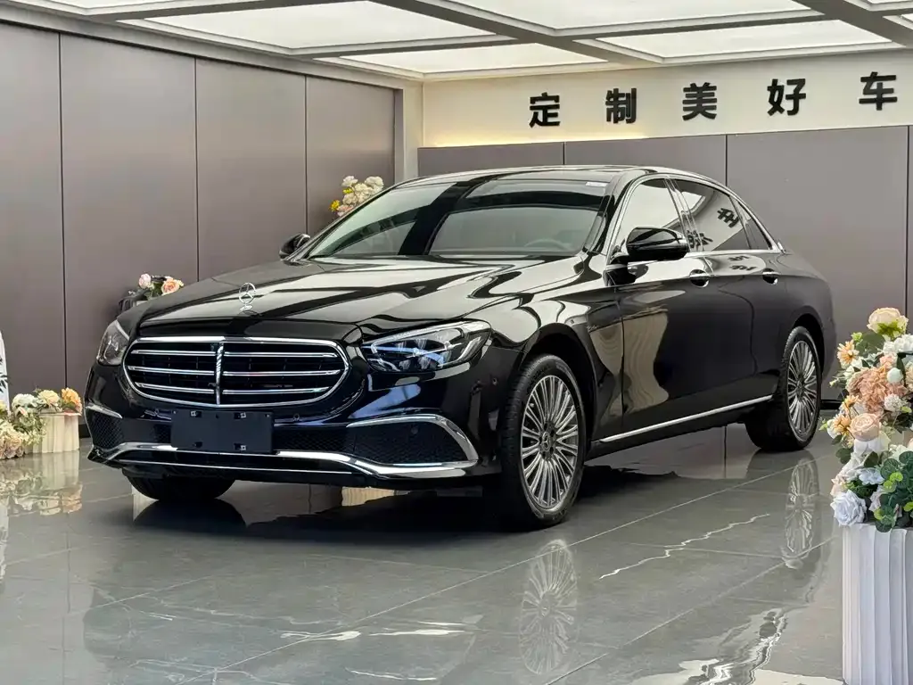 Mercedes-Benz E-Class — фото 1