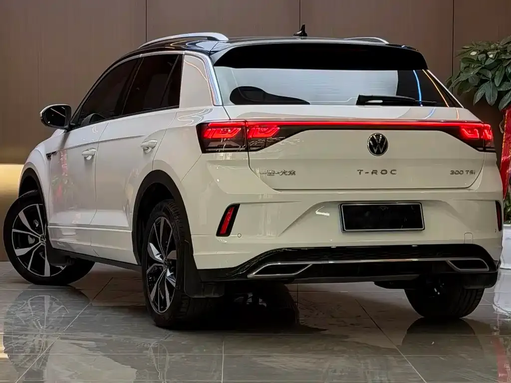 Volkswagen T-Roc — фото 10