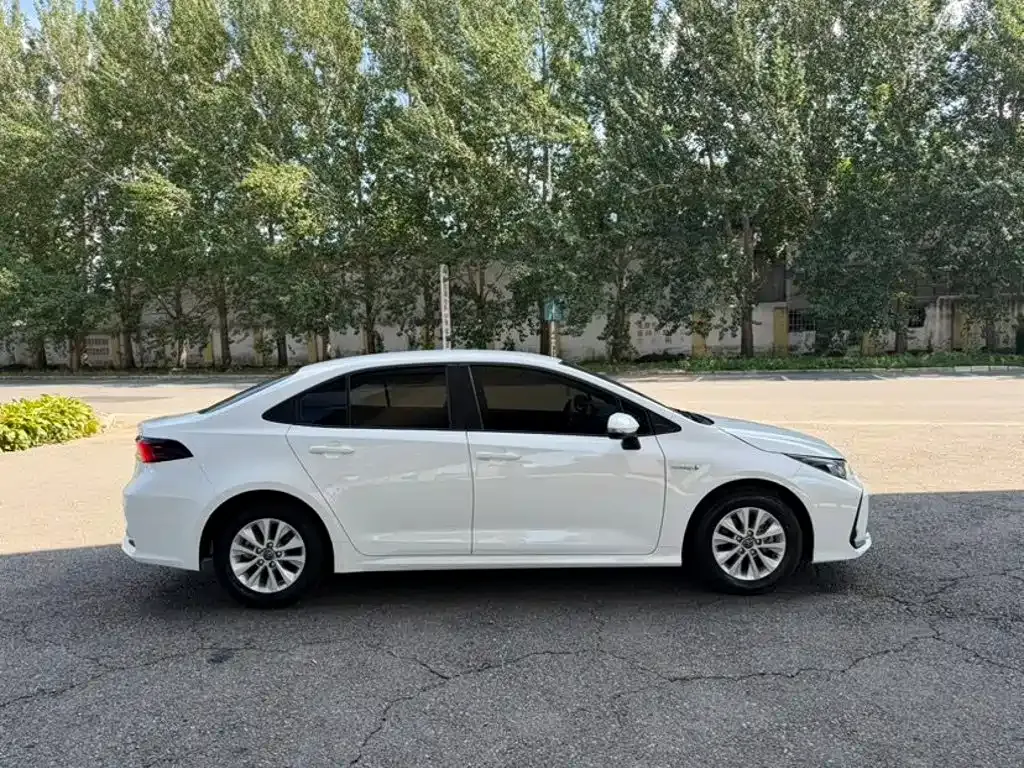 Toyota Corolla — фото 6
