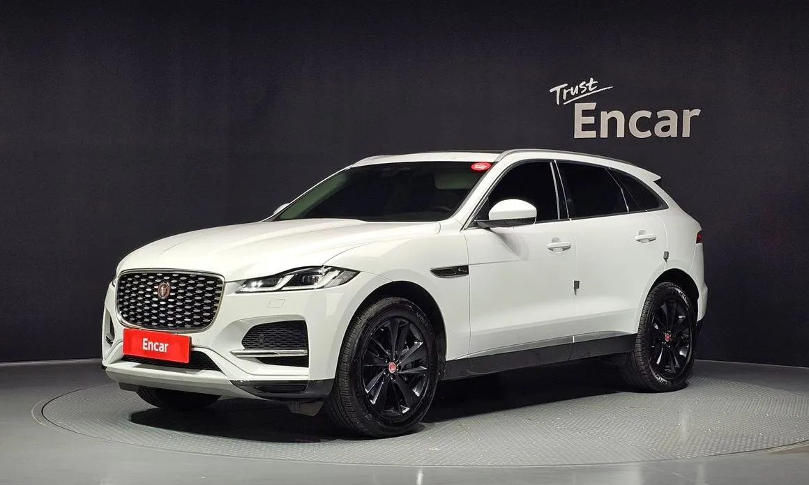 Jaguar F-PACE — фото 1