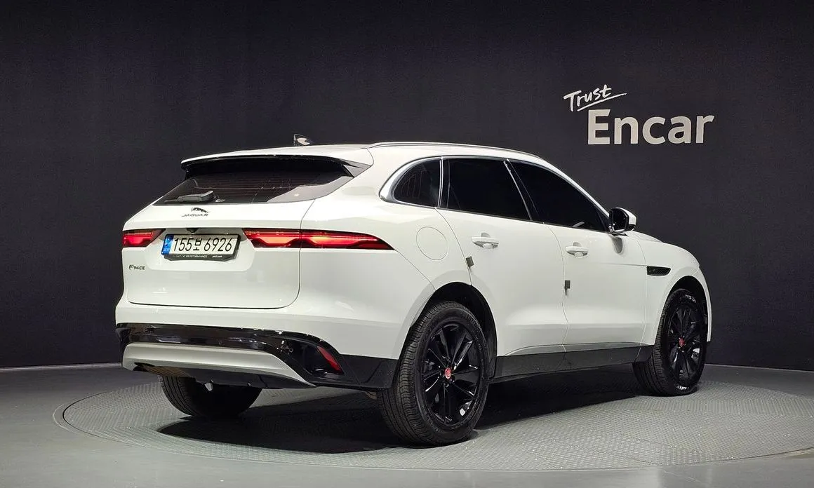 Jaguar F-PACE — фото 10