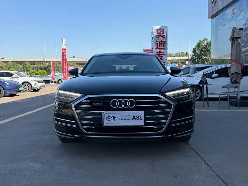 Audi A8 — фото 6