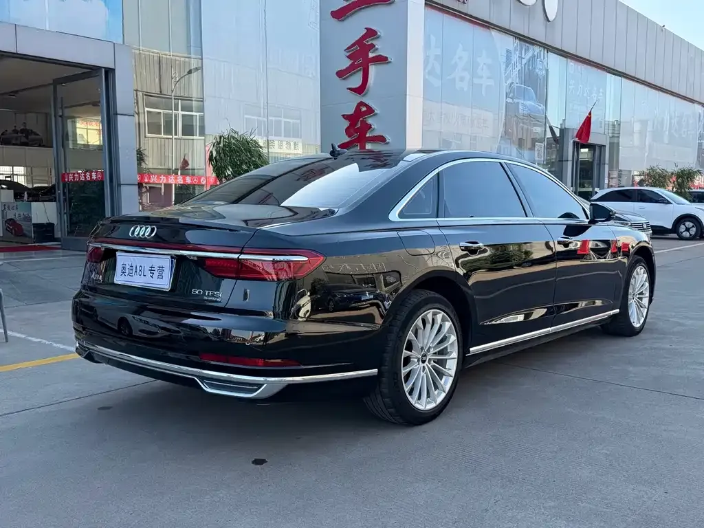 Audi A8 — фото 7