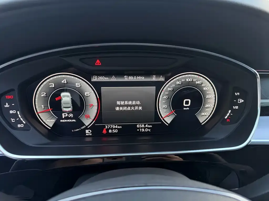 Audi A8 — фото 2