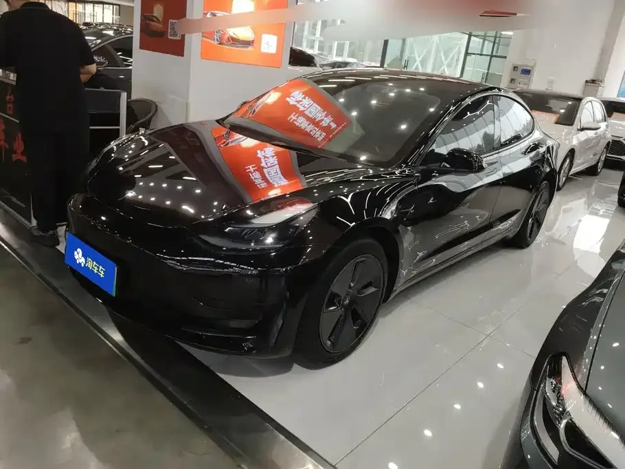 Tesla Model 3 — фото 1